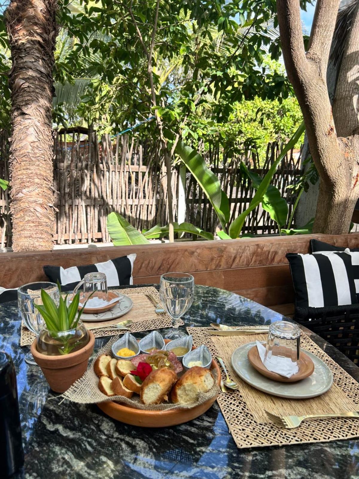 Villa Pantai Boutique Hotel Atins Kültér fotó